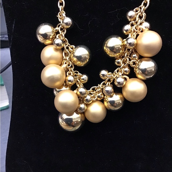 NWOT Beautiful Gold Color Necklace Approximate Length 9” - Picture 2 of 6